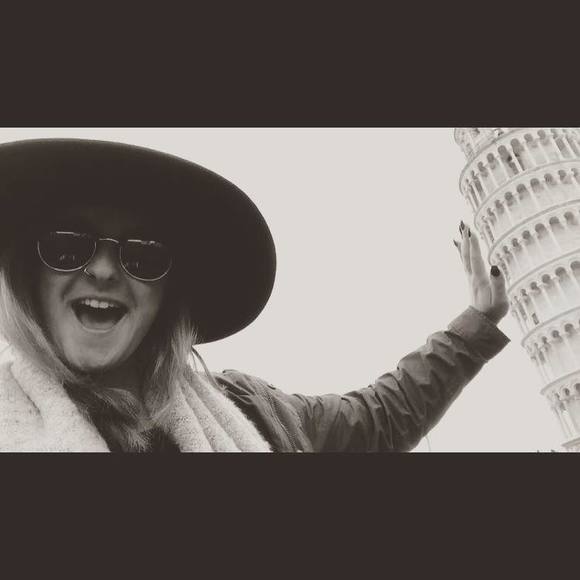 chloegracering